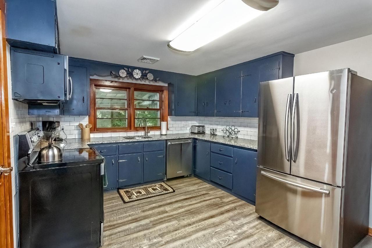 Holiday home Private Creek Access - On One Acre