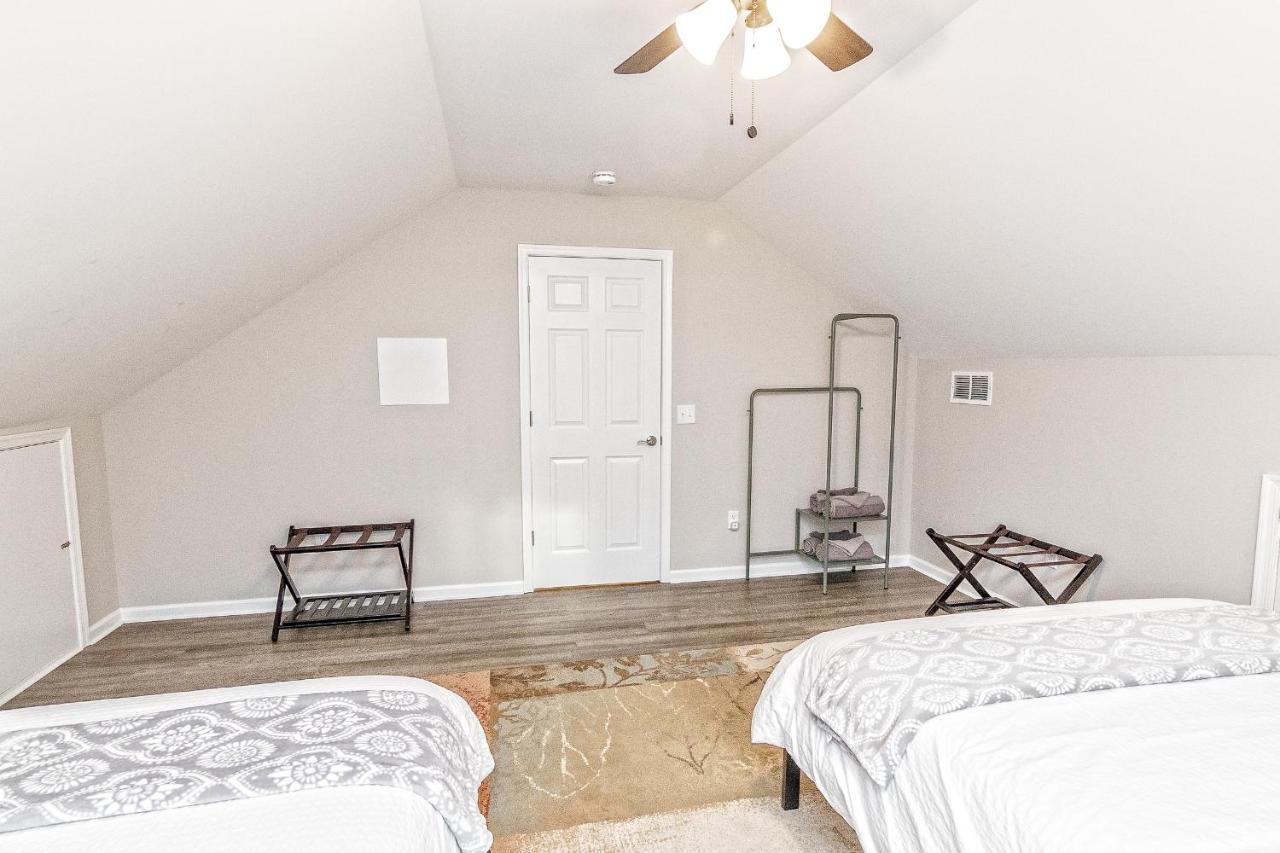Holiday home Private Creek Access - On One Acre *