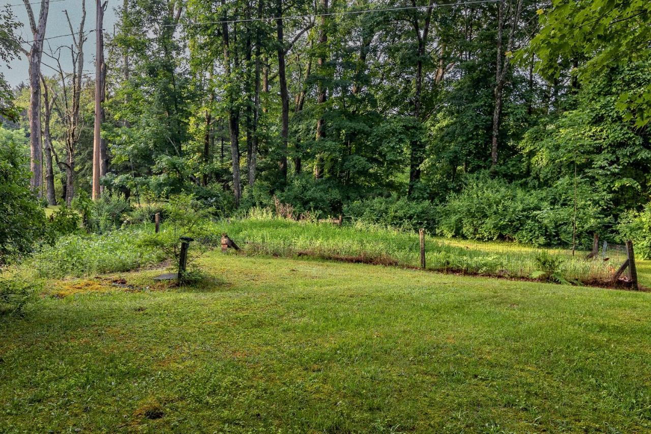 Holiday home Private Creek Access - On One Acre