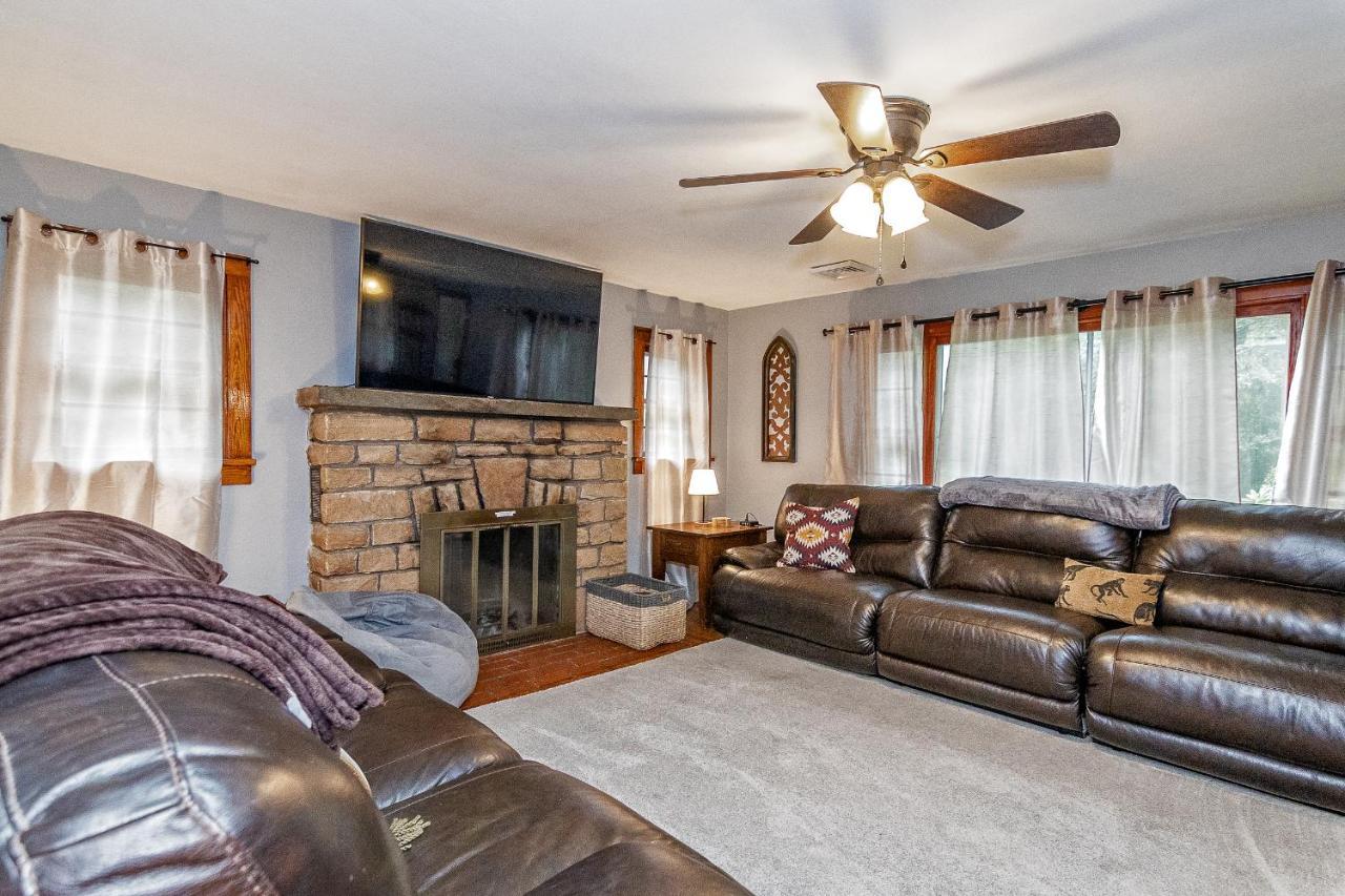 Holiday home Private Creek Access - On One Acre