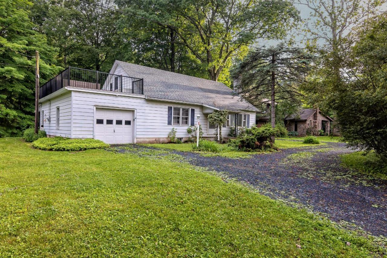 Casa de férias Private Creek Access - On One Acre Tannersville